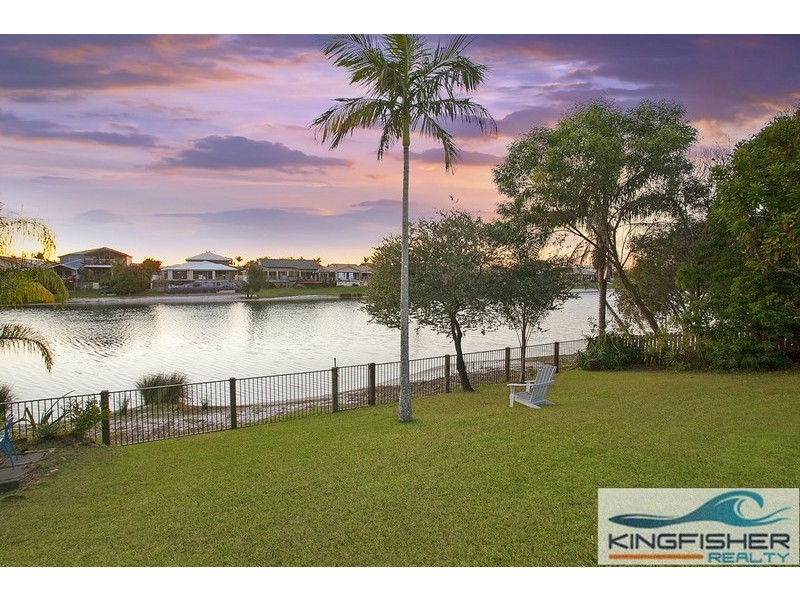 184 Acanthus Avenue, Burleigh Waters QLD 4220