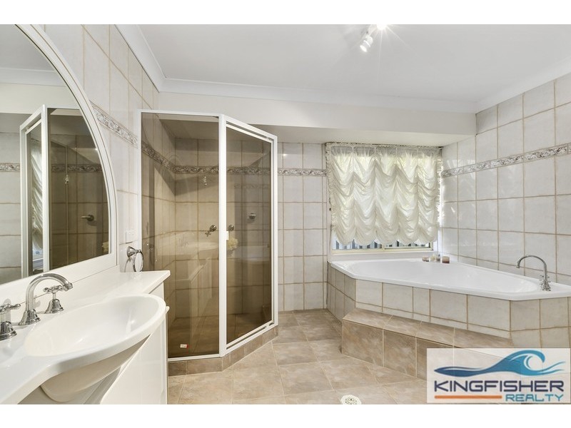 51 Wedgebill Parade, Burleigh Waters QLD 4220