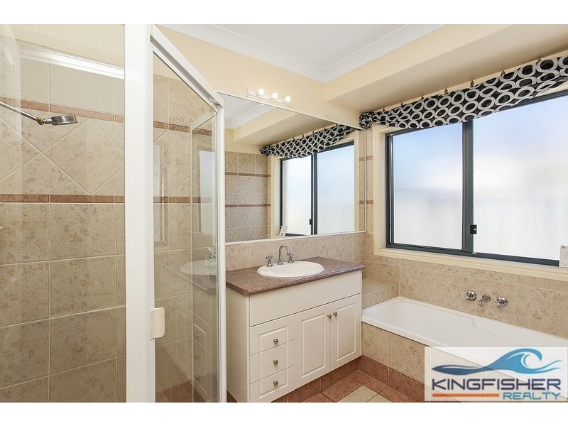 144 Dunlin Drive, Burleigh Waters QLD 4220