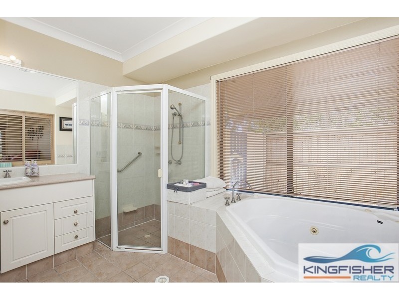 144 Dunlin Drive, Burleigh Waters QLD 4220