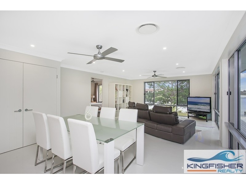 166 Burleigh Street, Burleigh Waters QLD 4220