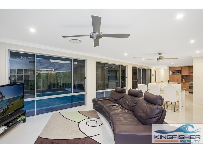 166 Burleigh Street, Burleigh Waters QLD 4220