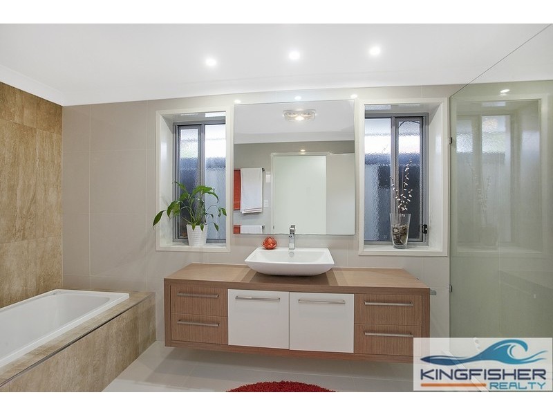 166 Burleigh Street, Burleigh Waters QLD 4220