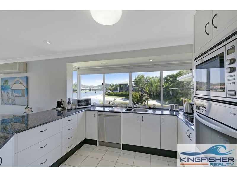106 Dunlin Drive, Burleigh Waters QLD 4220