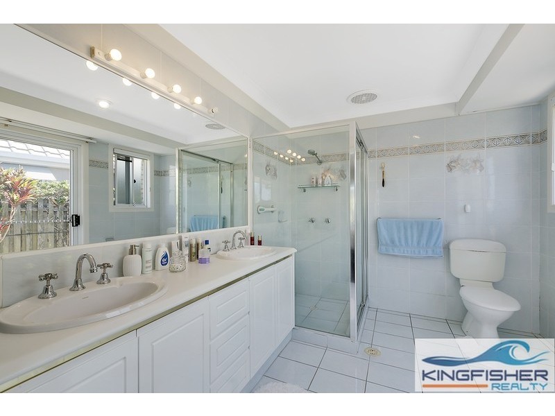 106 Dunlin Drive, Burleigh Waters QLD 4220