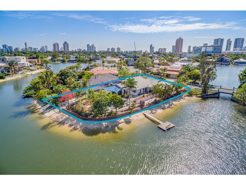 4 Bal Harbour, Broadbeach Waters QLD 4218