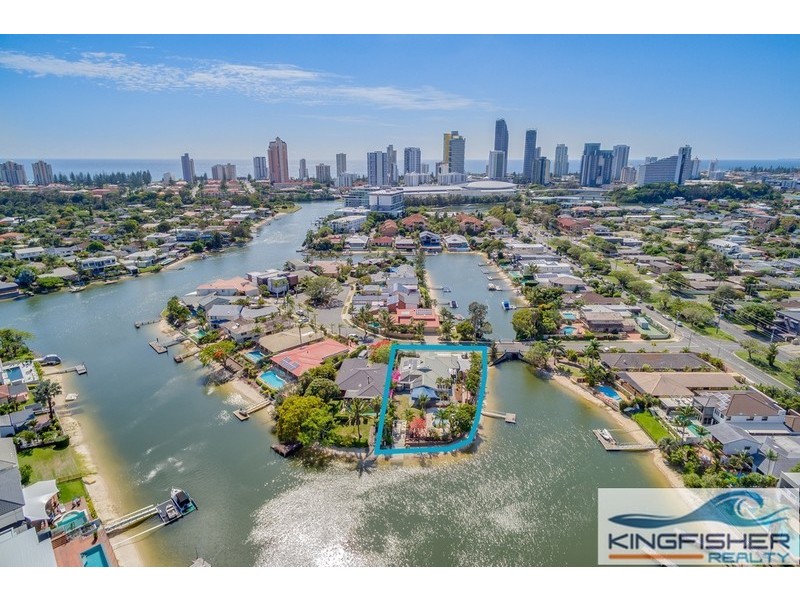 4 Bal Harbour, Broadbeach Waters QLD 4218