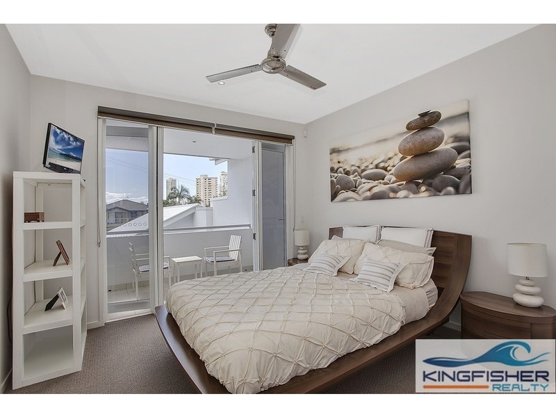 1/4 Cedar Court, Burleigh Heads QLD 4220