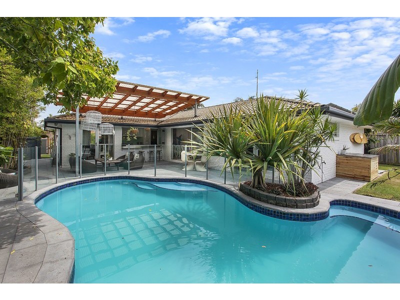 16 Kestrel Drive, Burleigh Waters QLD 4220