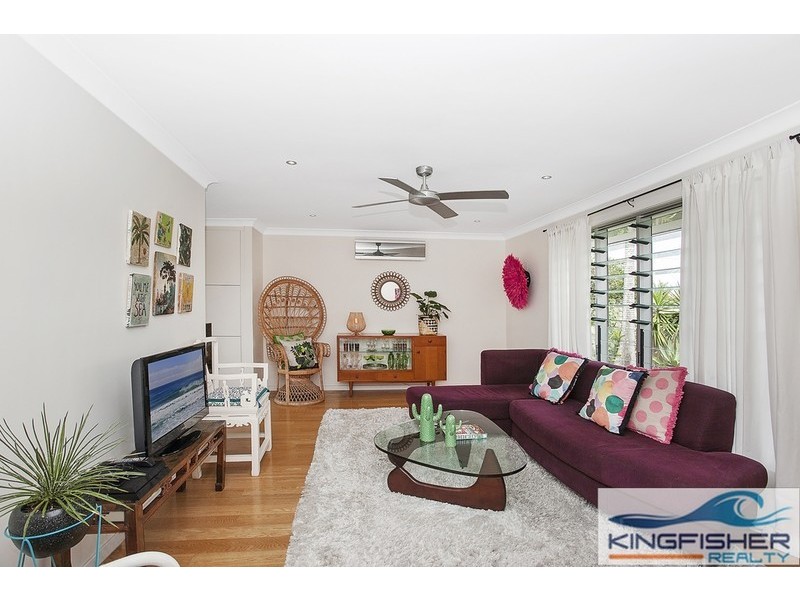 16 Kestrel Drive, Burleigh Waters QLD 4220