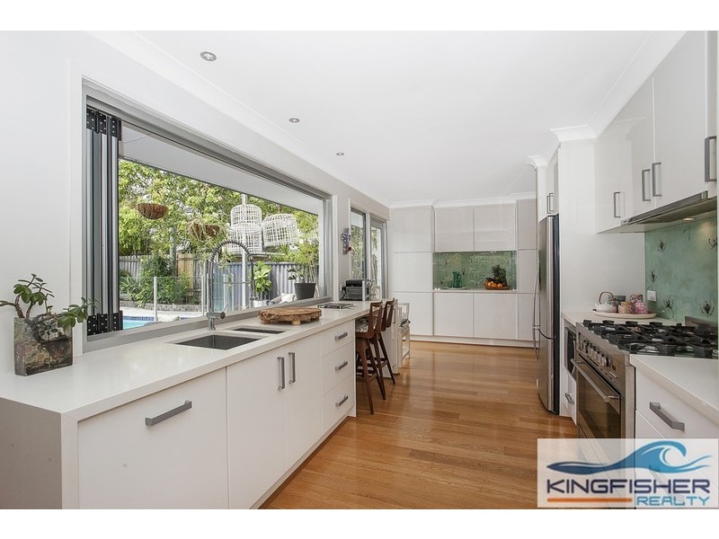 16 Kestrel Drive, Burleigh Waters QLD 4220