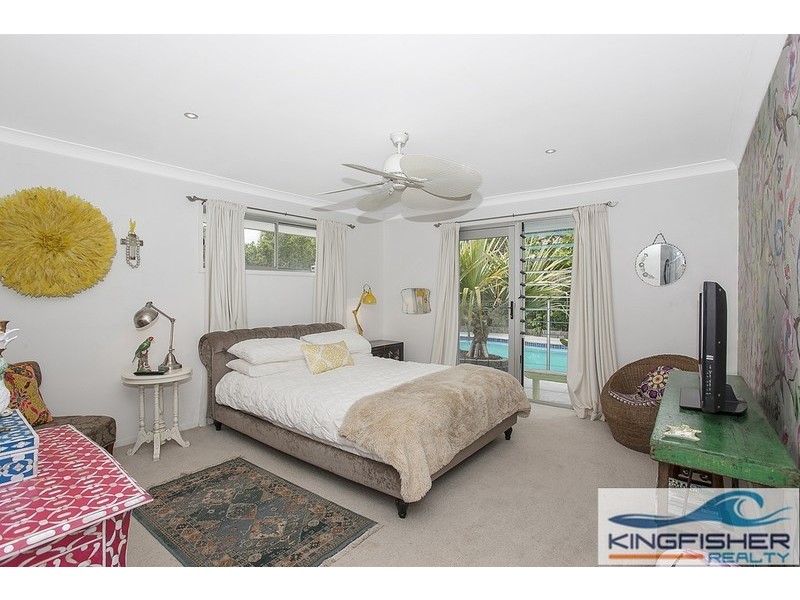 16 Kestrel Drive, Burleigh Waters QLD 4220