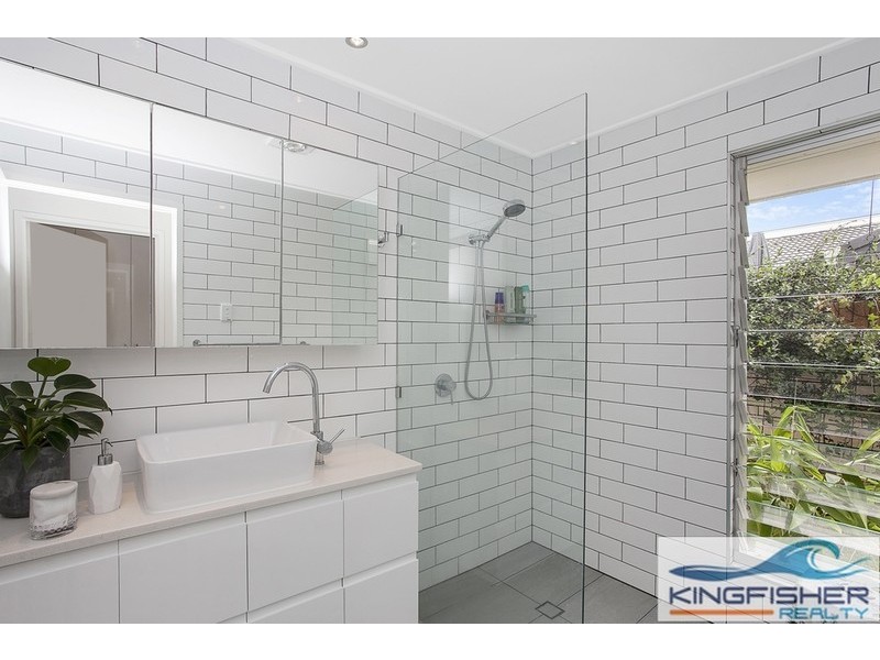 16 Kestrel Drive, Burleigh Waters QLD 4220