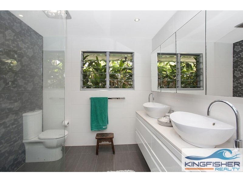 16 Kestrel Drive, Burleigh Waters QLD 4220