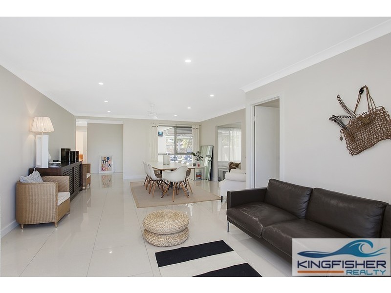 18 Bittern Avenue, Burleigh Waters QLD 4220