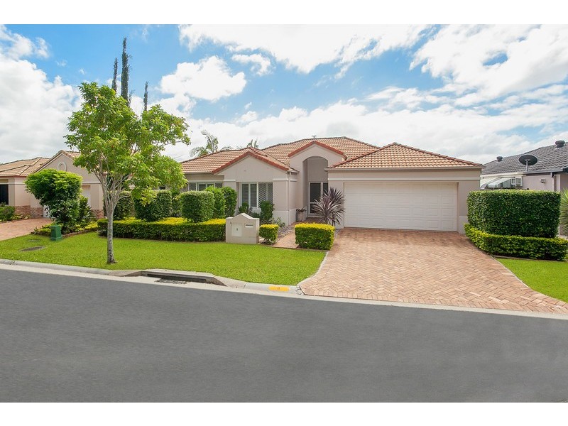 8 Stingray Crescent, Burleigh Waters QLD 4220