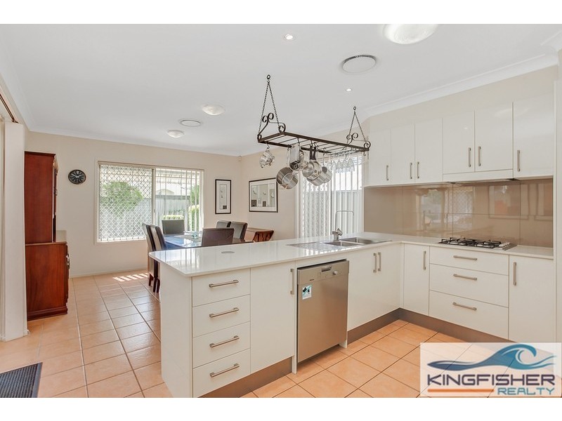 8 Stingray Crescent, Burleigh Waters QLD 4220