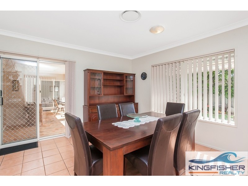 8 Stingray Crescent, Burleigh Waters QLD 4220