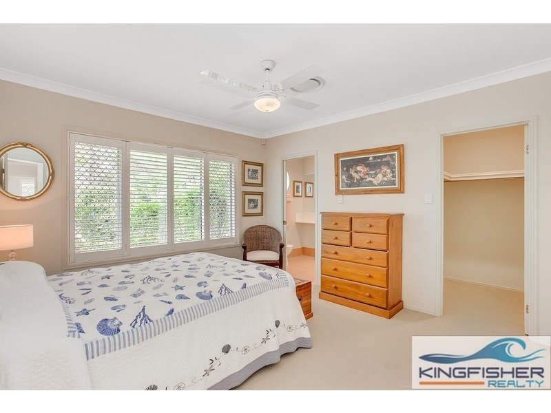 8 Stingray Crescent, Burleigh Waters QLD 4220
