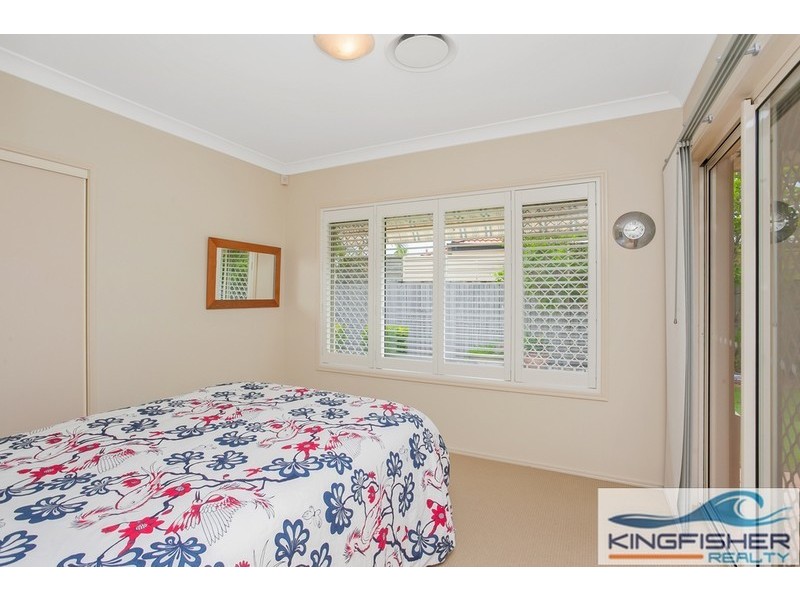 8 Stingray Crescent, Burleigh Waters QLD 4220