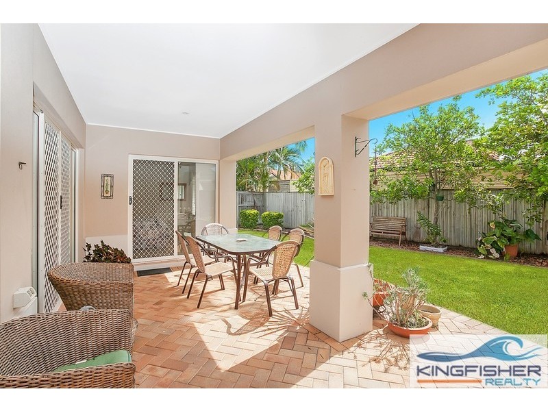 8 Stingray Crescent, Burleigh Waters QLD 4220