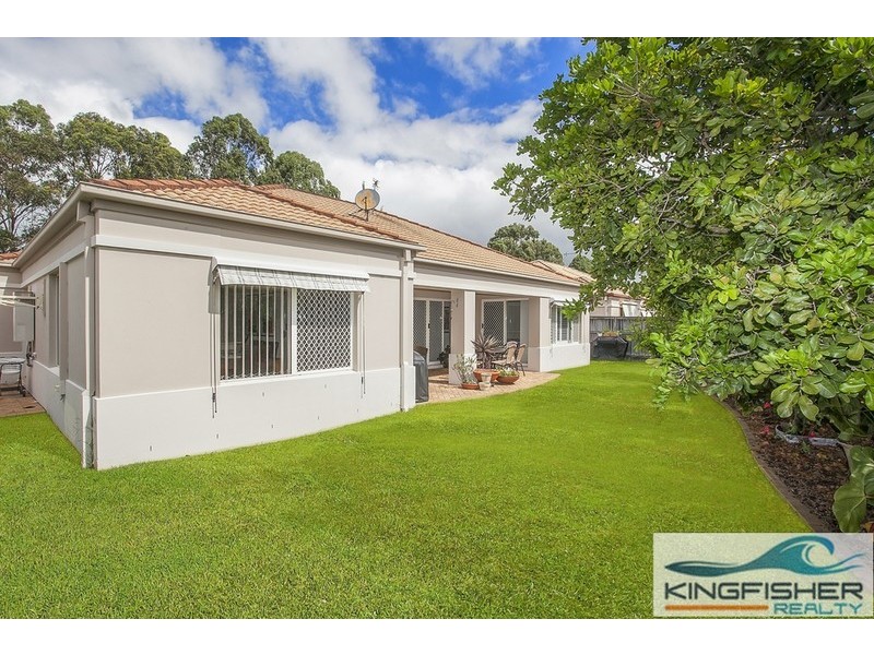 8 Stingray Crescent, Burleigh Waters QLD 4220