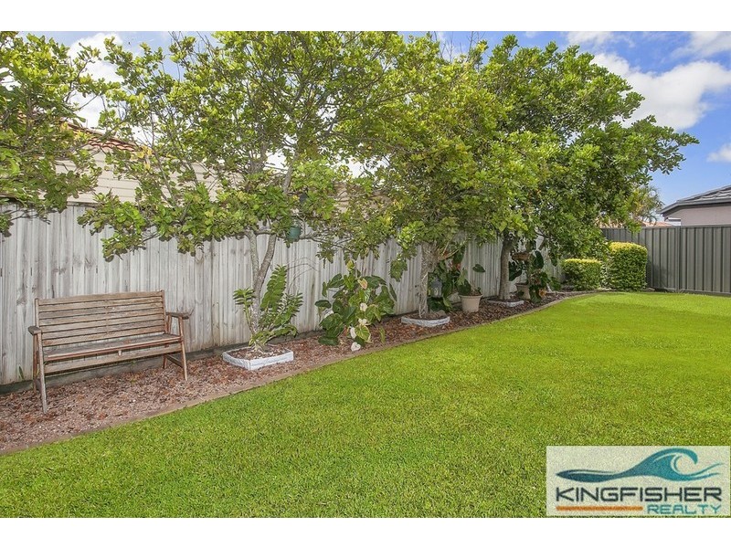 8 Stingray Crescent, Burleigh Waters QLD 4220