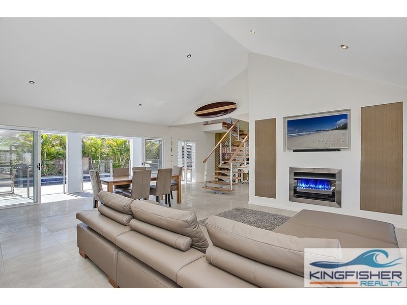 9 Seahawk Crescent, Burleigh Waters QLD 4220