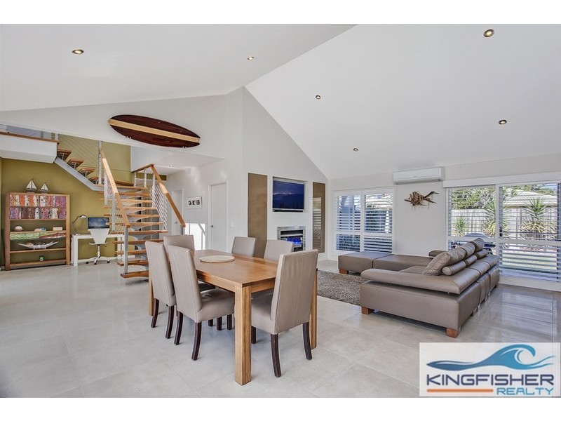 9 Seahawk Crescent, Burleigh Waters QLD 4220