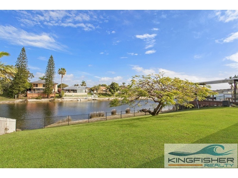 45 Kingfisher Crescent, Burleigh Waters QLD 4220