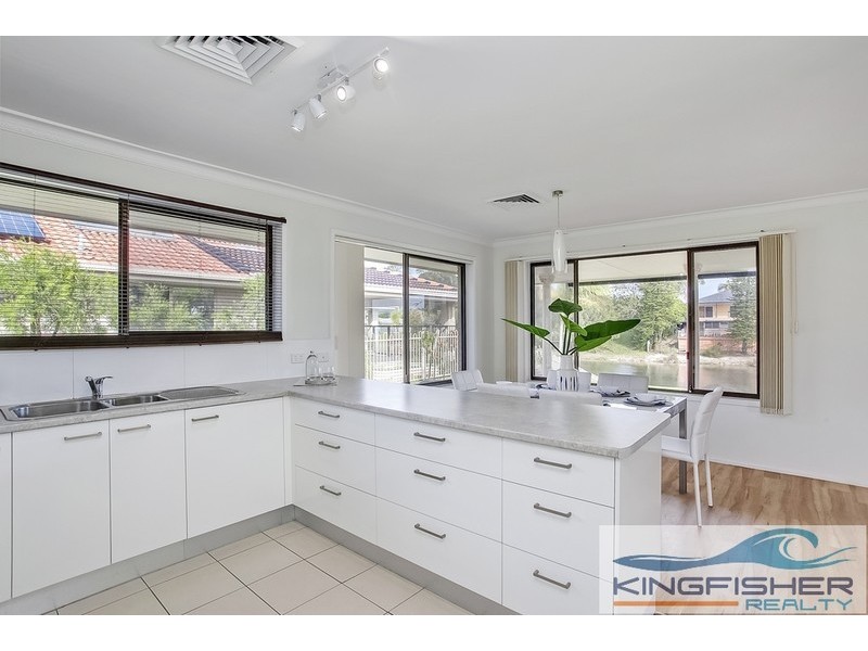 45 Kingfisher Crescent, Burleigh Waters QLD 4220