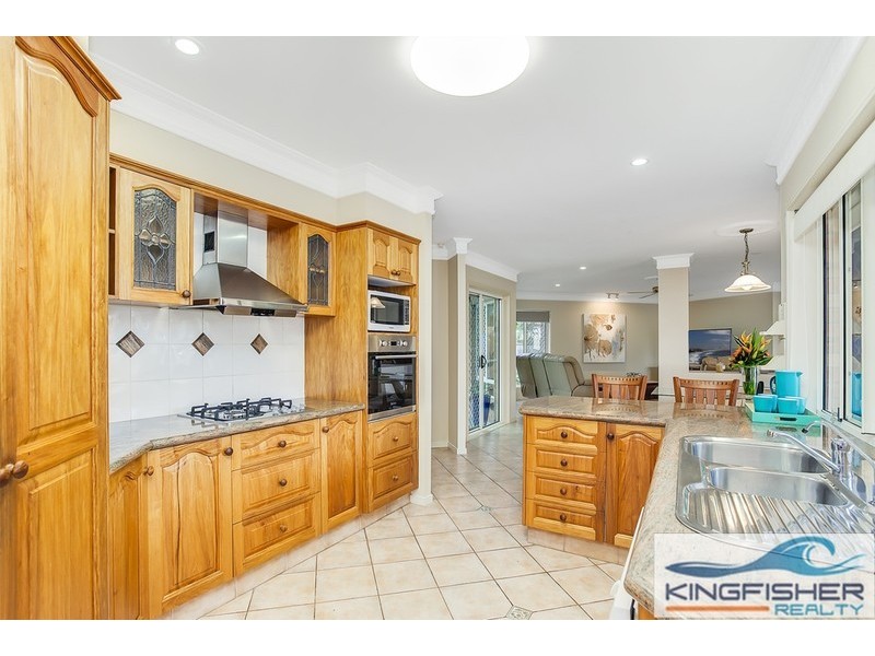 17 Sittella Crescent, Burleigh Waters QLD 4220