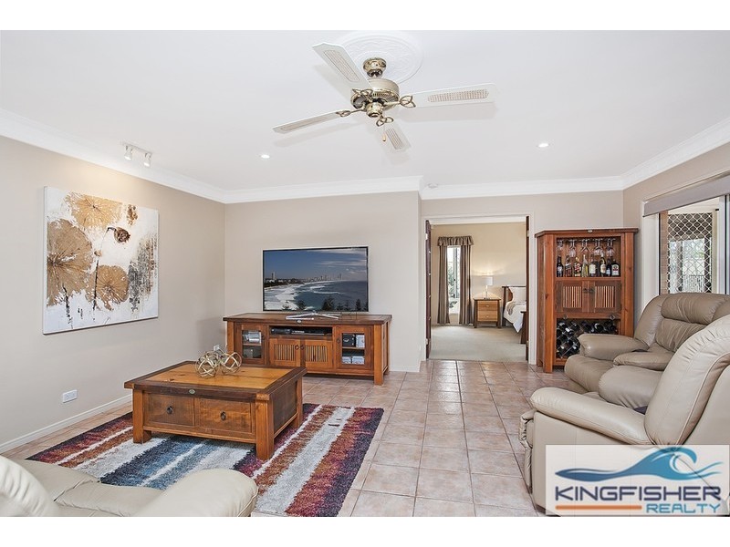 17 Sittella Crescent, Burleigh Waters QLD 4220