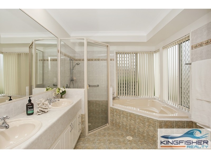 17 Sittella Crescent, Burleigh Waters QLD 4220