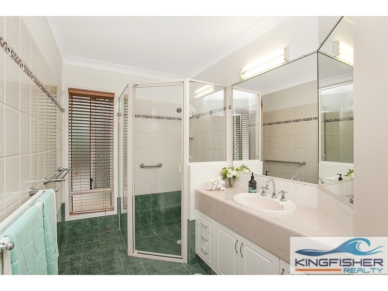 17 Sittella Crescent, Burleigh Waters QLD 4220