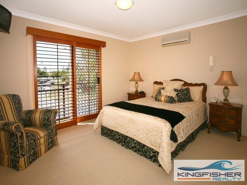 2/24-26 Brighton Parade, Southport QLD 4215