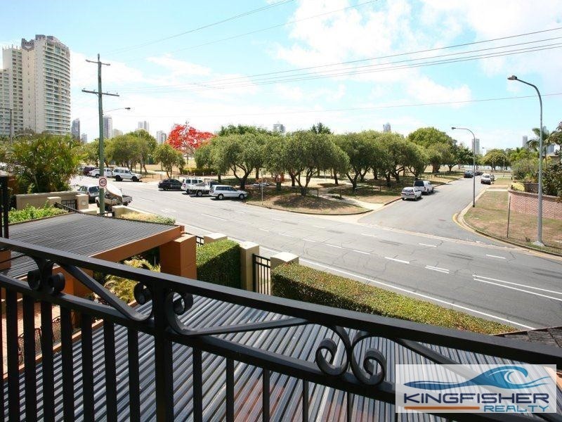 2/24-26 Brighton Parade, Southport QLD 4215