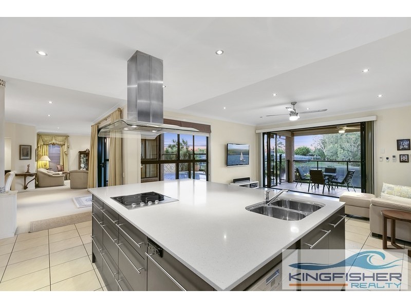 118 Dunlin Drive, Burleigh Waters QLD 4220