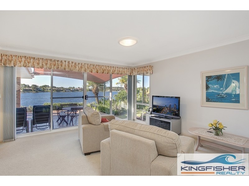 49 Wedgebill Parade, Burleigh Waters QLD 4220