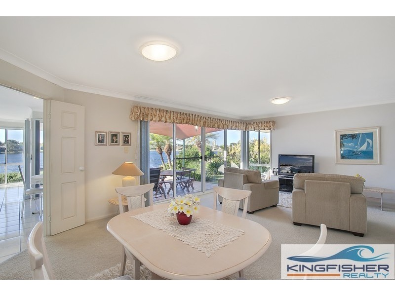 49 Wedgebill Parade, Burleigh Waters QLD 4220