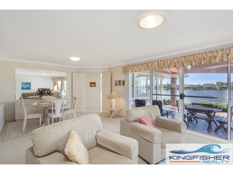 49 Wedgebill Parade, Burleigh Waters QLD 4220