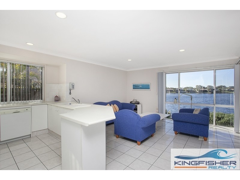 49 Wedgebill Parade, Burleigh Waters QLD 4220