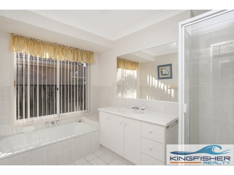 49 Wedgebill Parade, Burleigh Waters QLD 4220