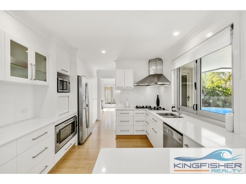 68 Acanthus Avenue, Burleigh Waters QLD 4220