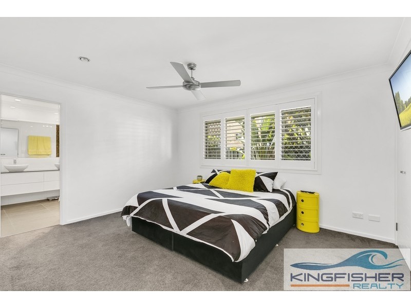 68 Acanthus Avenue, Burleigh Waters QLD 4220