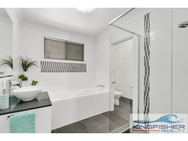 68 Acanthus Avenue, Burleigh Waters QLD 4220