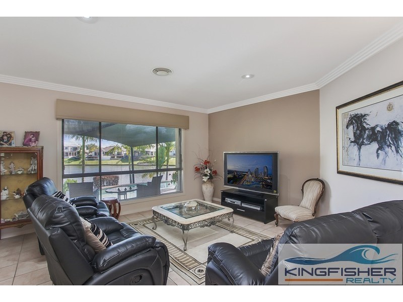 11 Crozet Court, Burleigh Waters QLD 4220