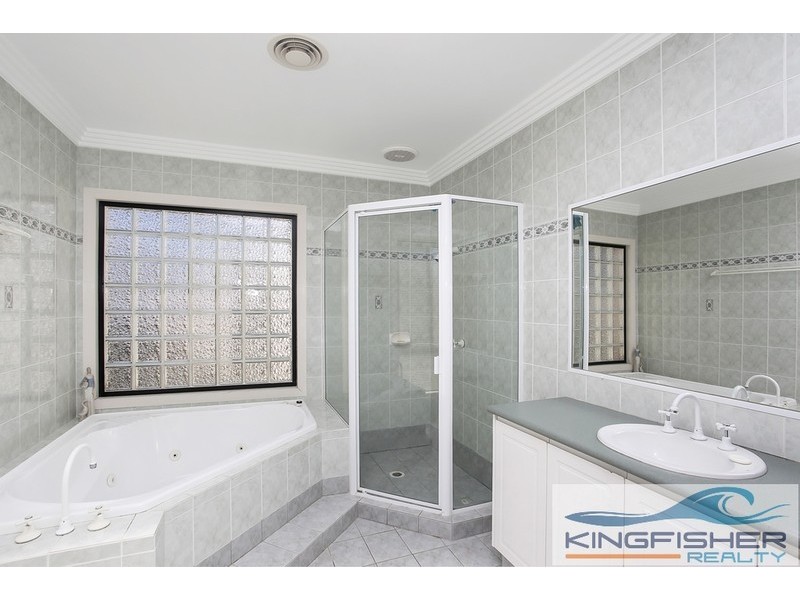 11 Crozet Court, Burleigh Waters QLD 4220