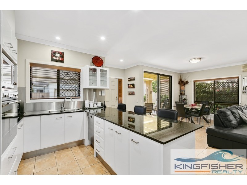 2/27 Beachcomber Court, Burleigh Waters QLD 4220