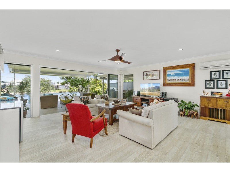 184 Acanthus Avenue, Burleigh Waters QLD 4220
